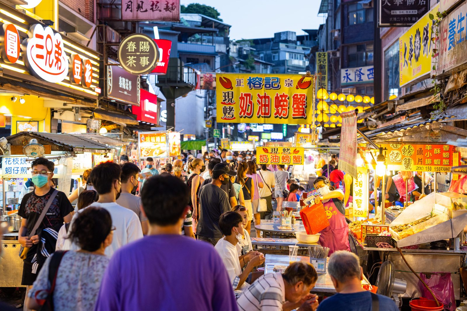 基隆廟口夜市小吃人潮