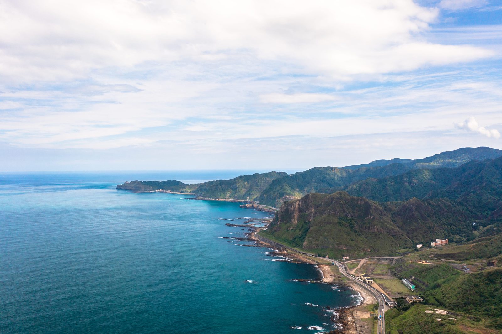 東北角海岸線與山巒空拍